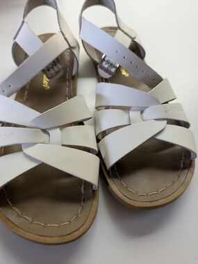 Women's White Strappy Leather Sandals with Buckle